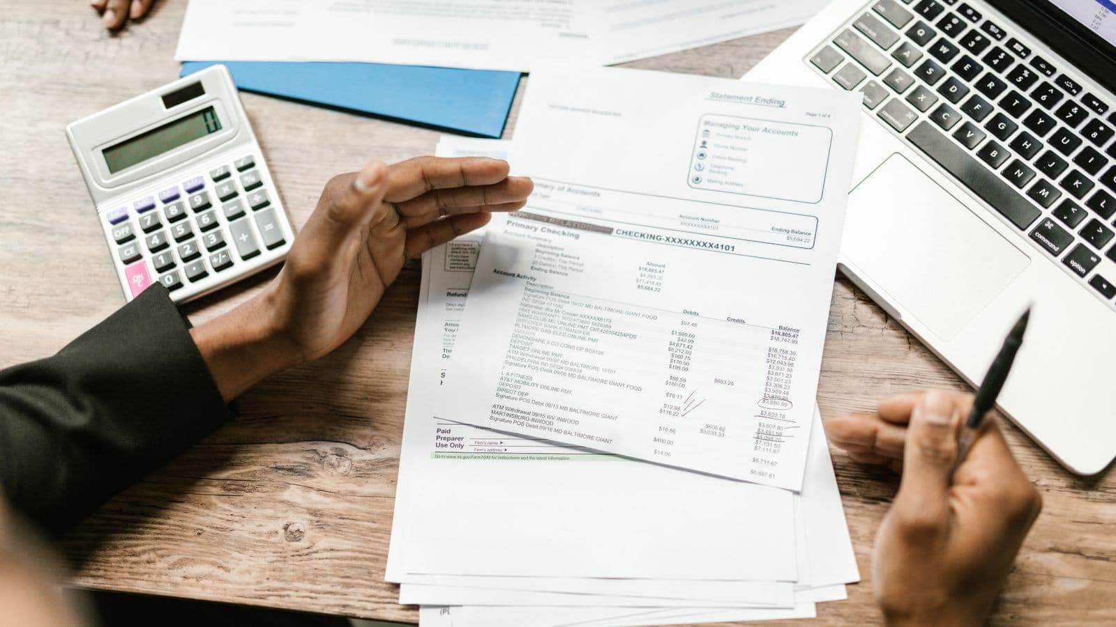 Cash drawer, payment terminal and bank statement used for cash reconciliation